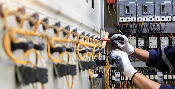 Professional Electrician technician working in Round Lake Heights, IL